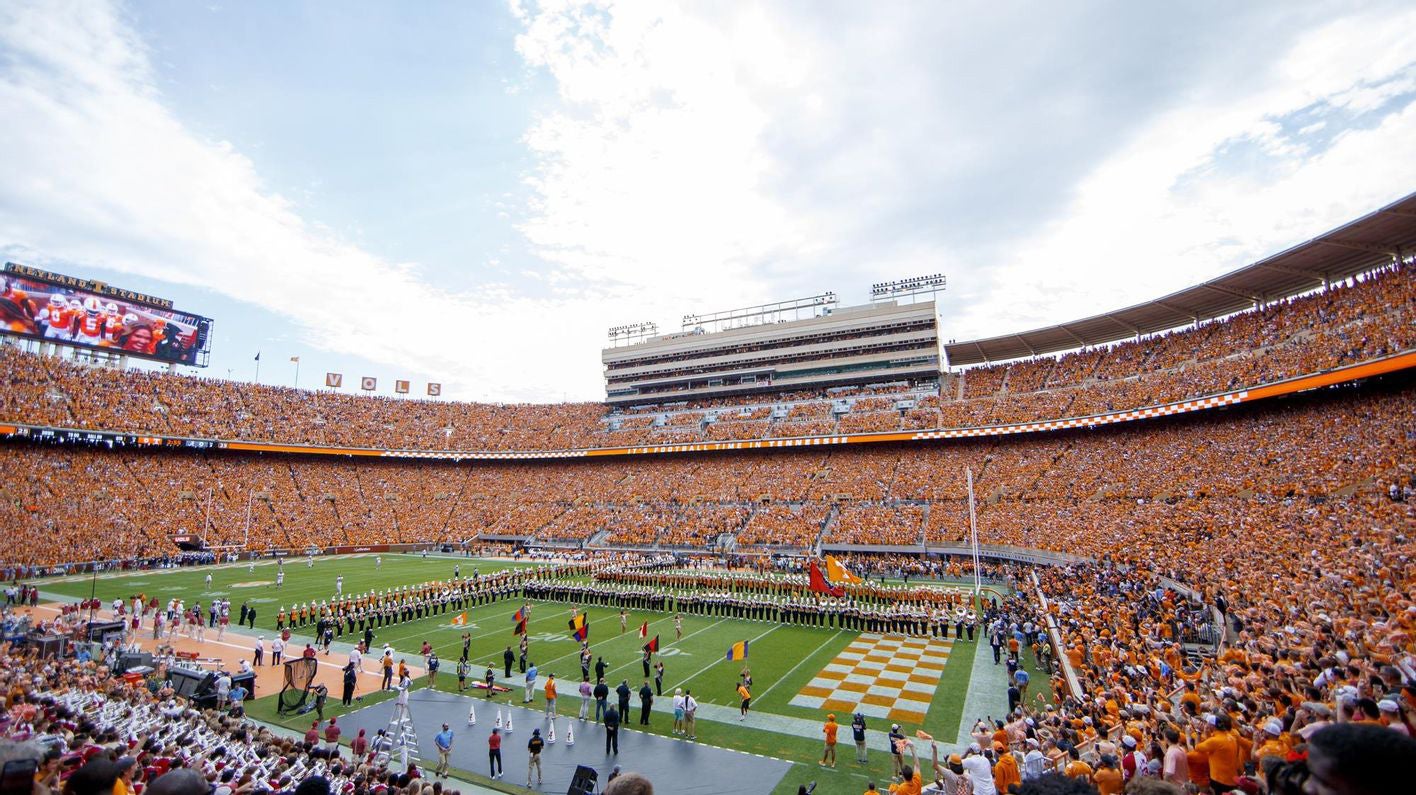 Tennessee football fans carry goalpost after Alabama win - Good Morning  America